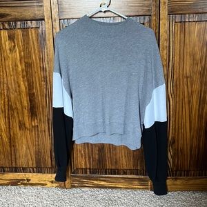 🌻 Hollister cropped sweatshirt!